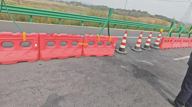 风暴平台官方:撞车前1秒智能驾驶被人接管!死者或均为大学生!小米SU7车祸细节披露,家属发声